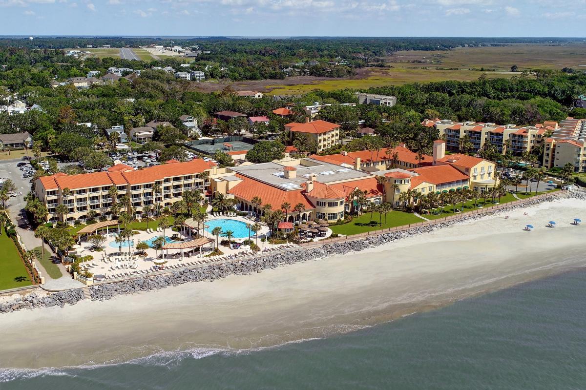 The King and Prince Beach & Golf Resort: A crown jewel among St. Simons Island's accommodations.