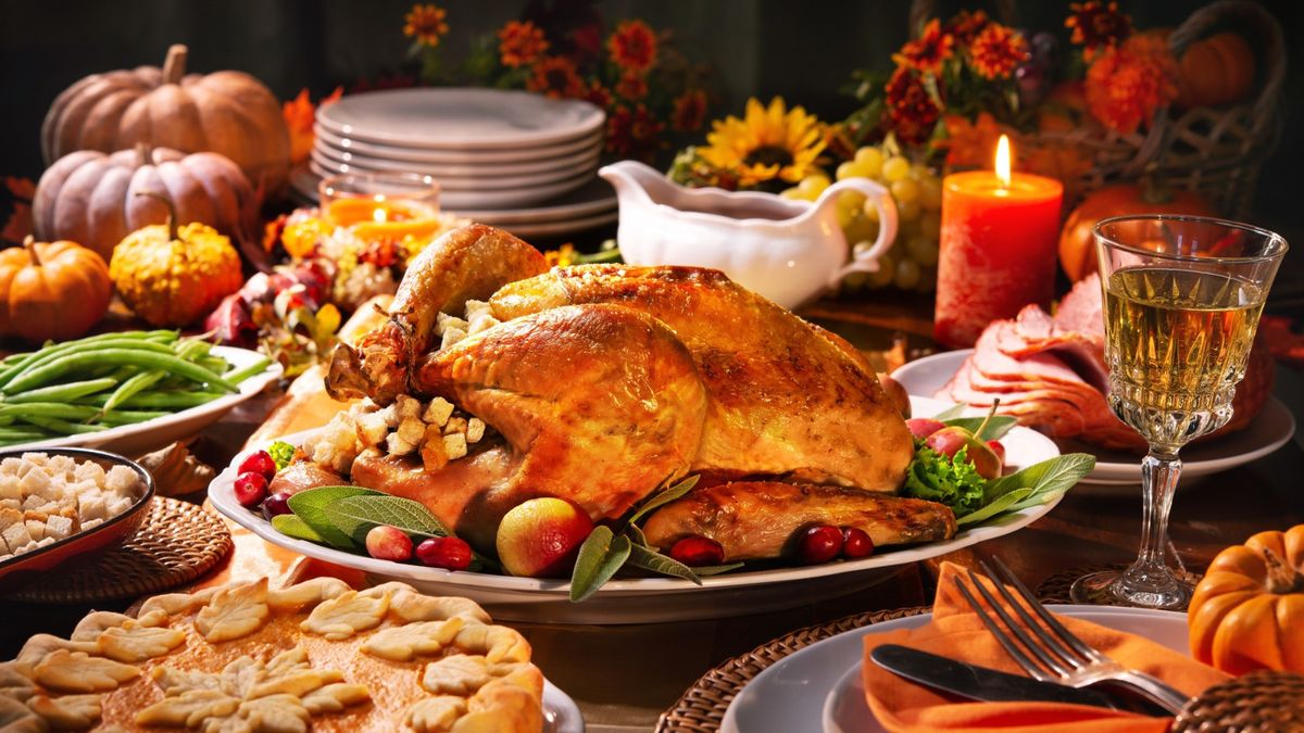 Gather Your Loved Ones for a Festive Thanksgiving Buffet Experience